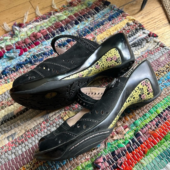 Jambu Black Sandals with Perforated Design and Arch Support - Picture 7 of 15